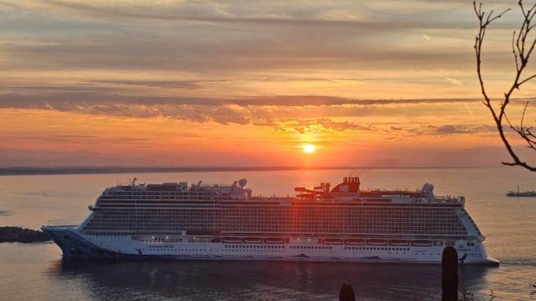 Arribo a Mazatlán del crucero turístico Norwegian Bliss.
