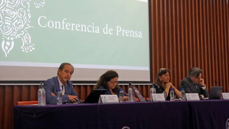 Expertos del Grupo Interdisciplinario de Expertos Independientes en conferencia de prensa.