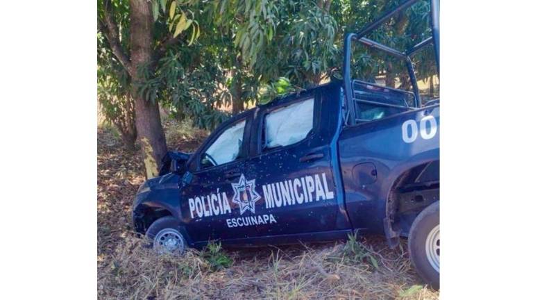 Autoridades federales mantienen el resguardo de la zona tras la agresión contra policías municipales.