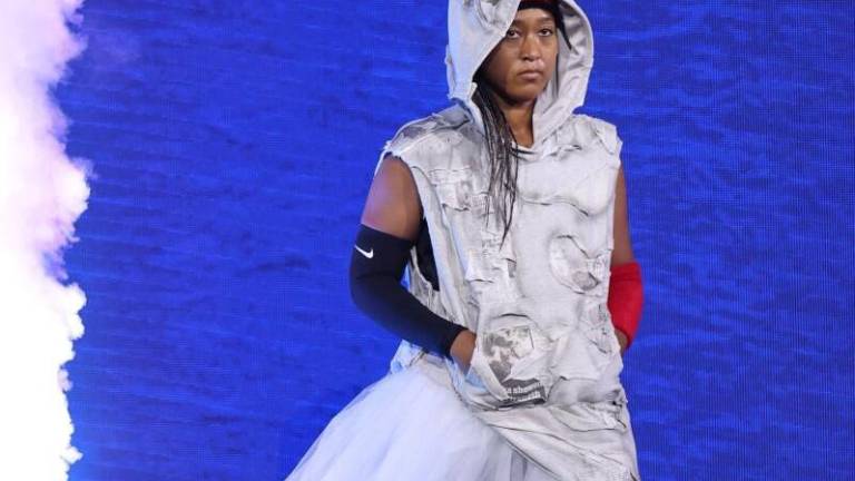 Naomi Osaka sorprendió con una vestimenta inspirada en el ex basquetbolista Allen Inverson.