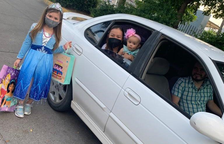 Es ‘Elsa’ en su cumpleaños