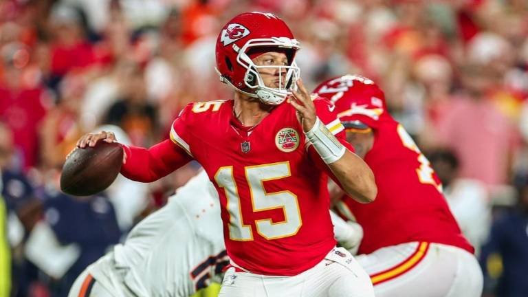 Patrick Mahomes comandó el ataque de los Chiefs, que se impusieron a los Broncos en el debut de ambos equipos en la temporada.