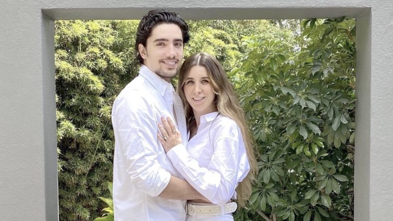 Alex Fernández y Alexia Hernández anuncian que serán papás.