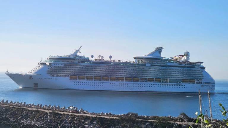 La embarcación Navigator Of The Seas trajo a bordo más de 3 mil 800 excursionistas.