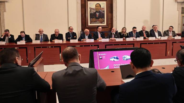 Reunión de funcionarios del Gobierno de México con dirigentes transportistas.