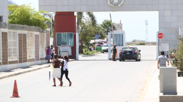 En el Hospital Militar Regional de Mazatlán, la vacunación fluye rápido