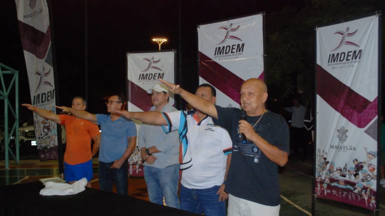 La Liga de Basquetbol Veteranos fue inaugurada la noche del martes, en la cancha del Infonavit Playas.