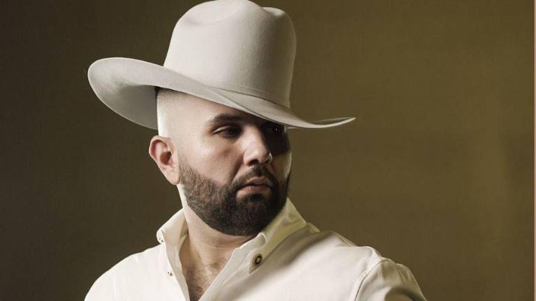 Carín León cantará acompañará a el “Canelo” Álvarez en su pelea este sábado.