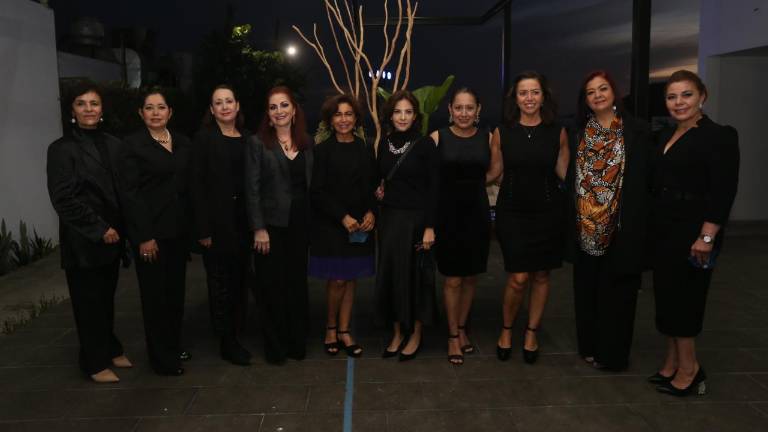 Elsa María López, Ana Higuera, Cinthia López, Gloria López Gavito, Mayita Manzo, Gabriela Ramírez, Evelyn Mata, Claudia Peniche, Laura Peniche y Alicia de Lizárraga.