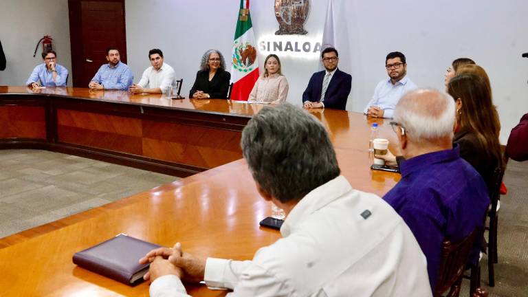 La Gobernadora interina de Sinaloa Graciela Domínguez Nava se reúne con el Gabinete estatal después de rendir protesta.