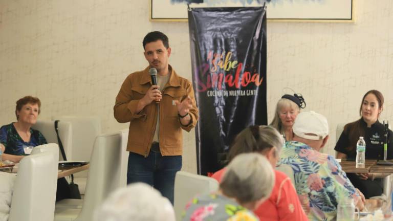 El cineasta Isaac Aranguré presentó la serie documental “A Qué Sabe Sinaloa”, producida por Noroeste, a la comunidad extranjera que habita en Mazatlán.