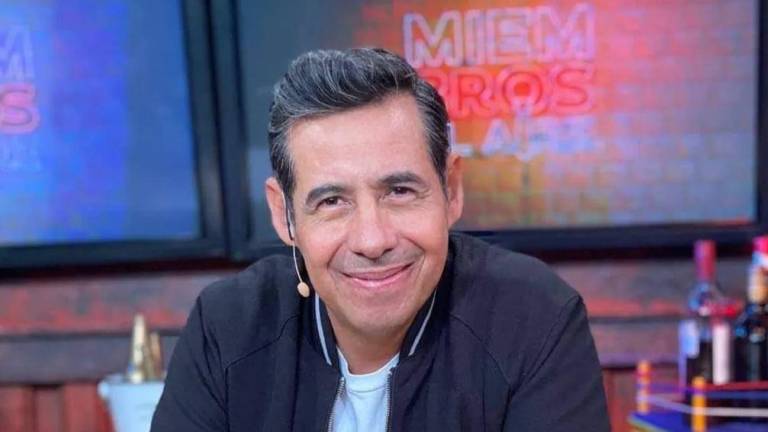 Critican a Yordi Rosado por no cuestionar al productor Luis de Llano.