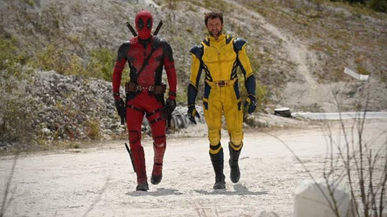 Ryan Reynolds y Hugh Jackman aparecen por primera vez juntos portando sus característicos atuendos.