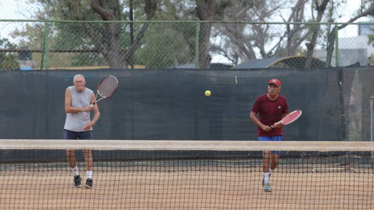 Los tenistas reanudaron el torneo del Día del Padre en el Muralla.