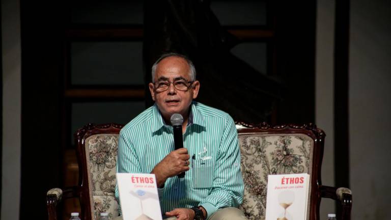 Rodolfo Díaz Fonseca presentó los tomos “Cernir el alma” y “Discernir con calma”, con artículos de su columna diaria “Éthos”.