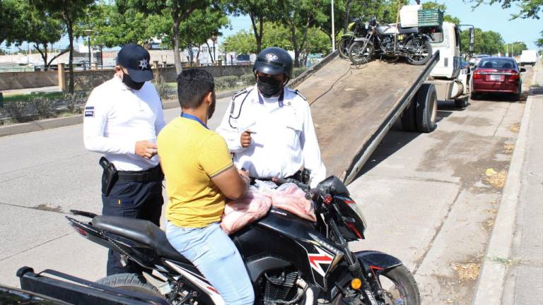 Ante aumento de robos por ‘El Buen Fin’, Policía de Mazatlán refuerza operativos en comercios y para evitar accidentes en moto