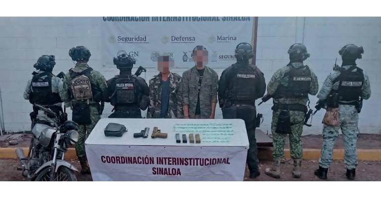 Los dos detenidos, junto con las armas, la droga y la unidad asegurada, fueron puestos a disposición del Ministerio Público Federal.