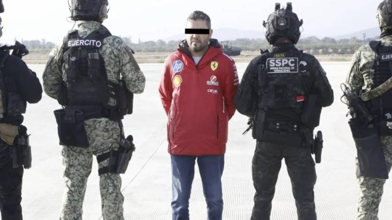 El Alcalde de Tequila, Jalisco, en funciones, Diego Rivera Navarro, fue detenido por presuntos vínculos con el crimen organizado.
