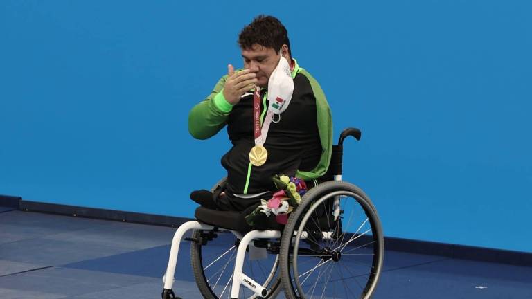 Arnulfo Castorena se llevó uno de los oros logrados por los mexicanos la madrugada de este martes en los Paralímpicos de Tokio 2020.