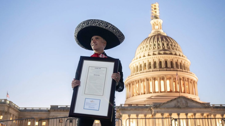 Honran líderes latinos a Alejandro Fernández en el Capitolio de Estados Unidos