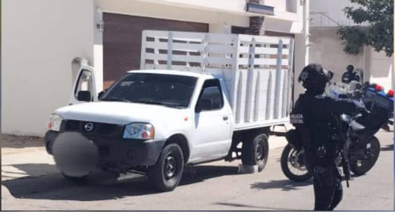 La camioneta tenía reporte de robo.