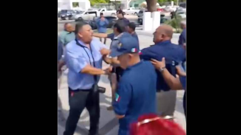 Los periodistas Sergio Lozano y Samuel Inzunza fueron agredidos el pasado 23 de septiembre mientras cubrían una protesta en Angostura.