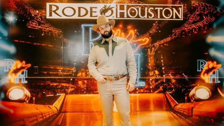 El cantante se convierte en el primer artista mexicano en actuar en el escenario principal.