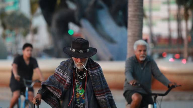 El clima helado se dejó sentir ya en Mazatlán.