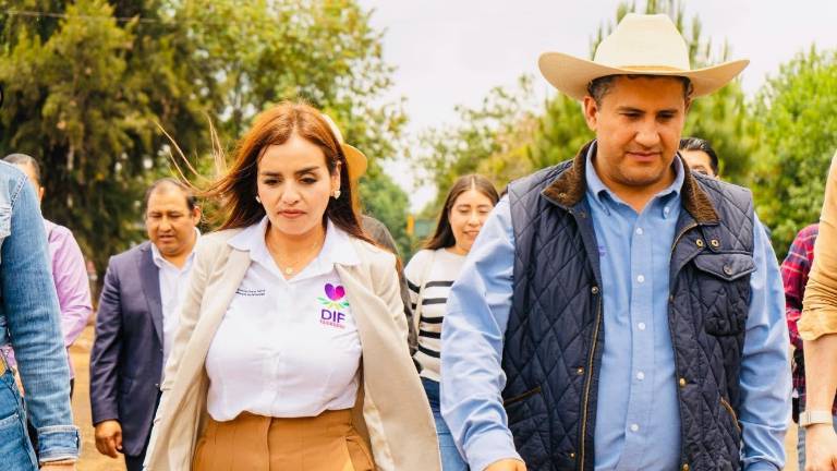 Grecia Quiroz con su esposo, el Alcalde asesinado de Uruapan, Carlos Manzo.