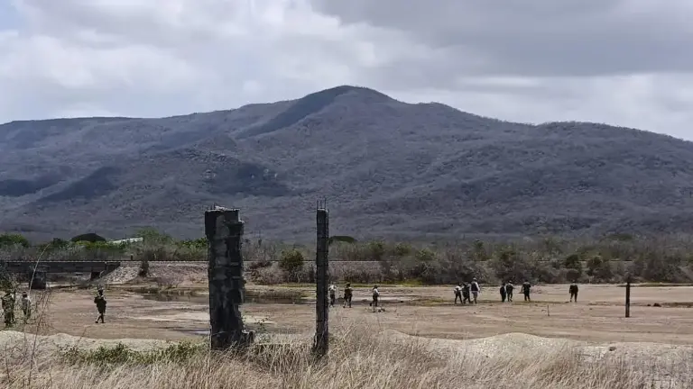 Encuentran tres cuerpos en dos fosas clandestinas localizadas en Mataderos, Rosario.