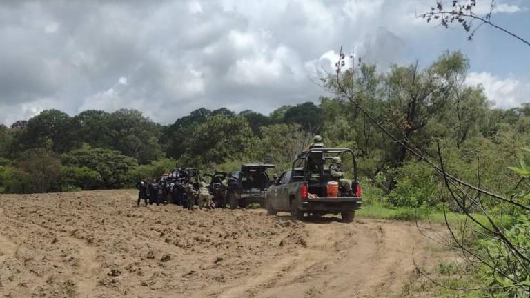 Elementos de la PEP y el Ejército detienen a 25 personas en Ocoroni, Sinaloa