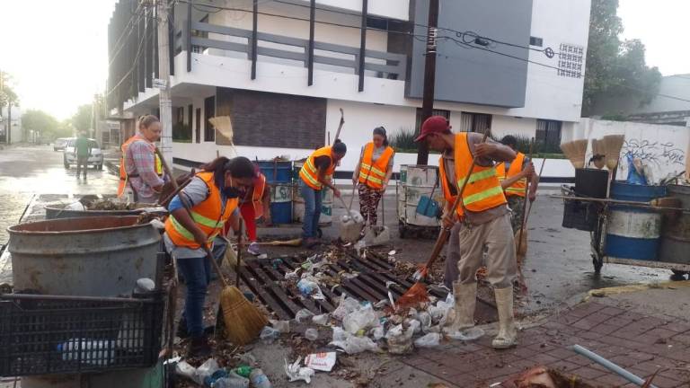 Tras el paso del agua, brotan 16 toneladas de basura en Mazatlán