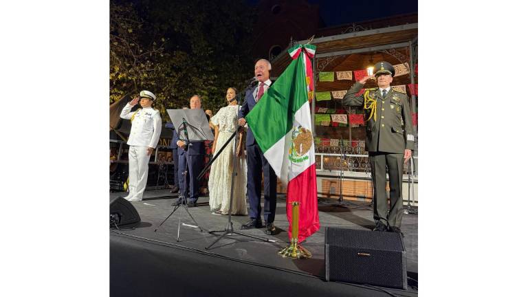 El Embajador Quirino Ordaz Coppel encabeza la ceremonia del Grito de Independencia en Madrid.