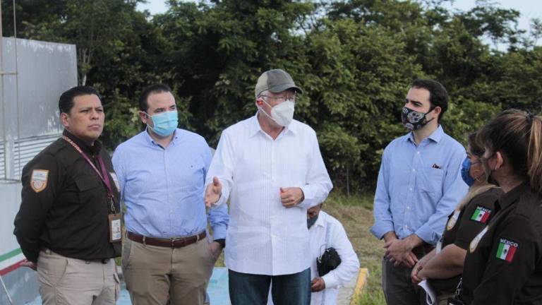 Embajador de EU dialoga con agentes del INM en Tabasco sobre flujo migratorio