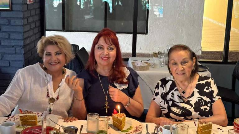 Imelda Alejo, Laura Elena Ponzo y Graciela Toledo celebran juntas sus respectivos cumpleaños.