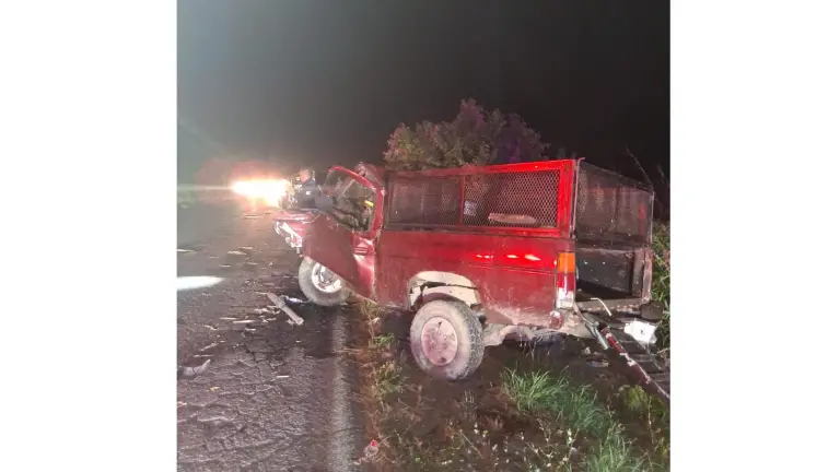 El accidente se registró en el tramo que comprende las comunidad de Chilillos y el puente sobre la pista de cobro, a la altura del rancho conocido como Los Alacranes.
