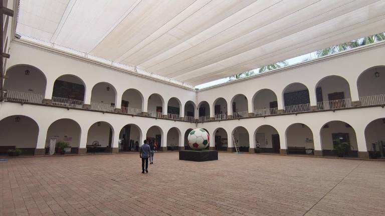 Mientras la Selección Mexicana debutaba en el Mundial 2026 frente a Sudáfrica, el Palacio Municipal de Culiacán lucía desolado.