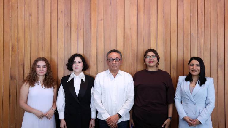 Autoridades dan detalles del Seminario de Economía Cultural y Creativa.