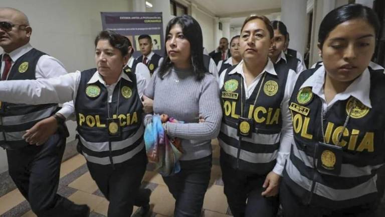 El Poder Judicial de Perú emite orden de captura contra ex Ministra asilada en la Embajada de México.