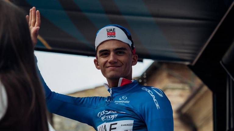 Isaac del Toro no pudo darle alcance a Mathieu Van der Poel, pero pese a eso, logró terminar como líder de la etapa de este martes.