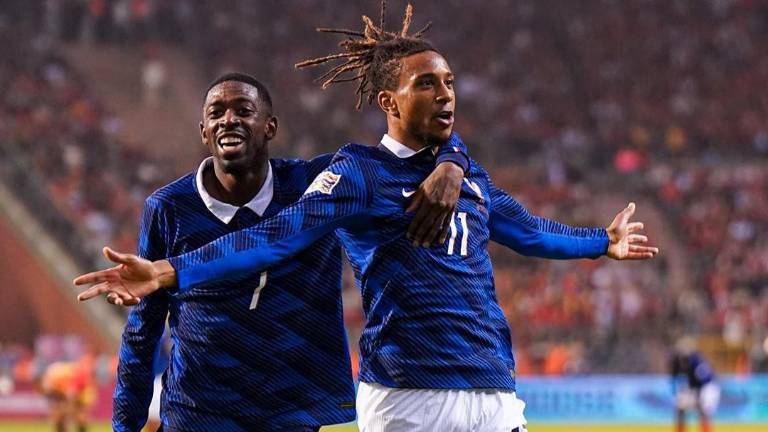 Michael Olise celebra el gol del triunfo francés en Bruselas.