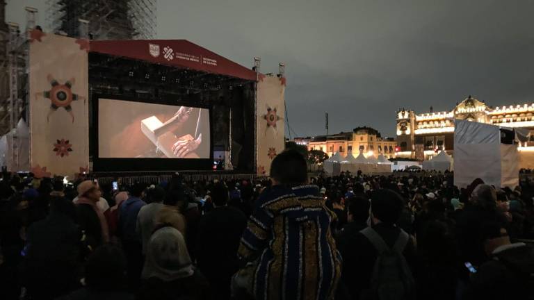 Miles de personas disfrutan de Pinocho, de manera gratuita en el Zócalo de la Ciudad de México.