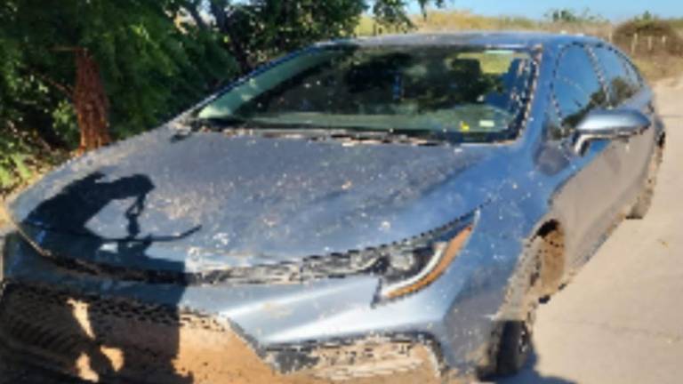 El vehículo con reporte de robo fue localizado en aparente abandono durante recorridos de seguridad en Yameto.