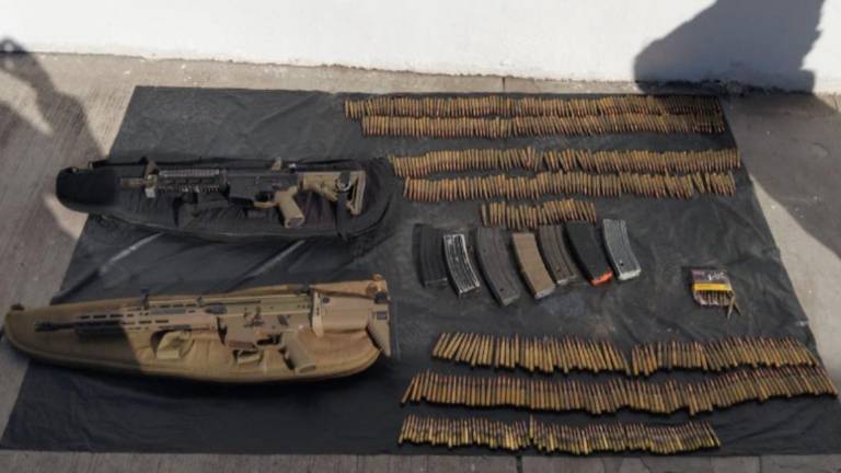 Armas largas y municiones fueron aseguradas por elementos de la Guardia Nacional y el Ejército en la colonia 5 de Febrero.