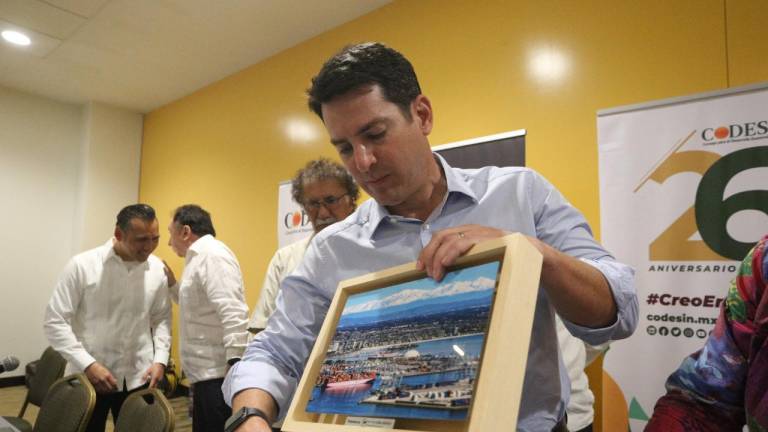 El Secretario de Economía en la entidad, Javier Gaxiola, que el Puerto de Long Beach mueve 29 mil contenedores por día.