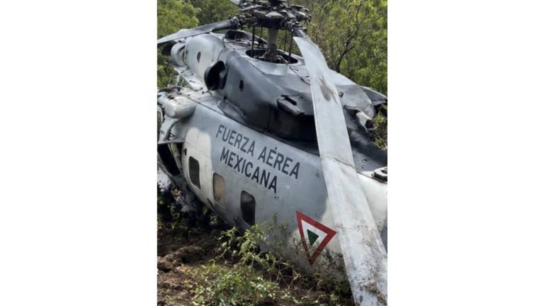 Un helicóptero de la Fuerza Aérea Mexicana debió realizar un aterrizaje de emergencia en el centro de adiestramiento de El Salto, Durango.