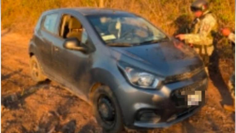 El automóvil fue encontrado por elementos del Ejército en la colonia Ejidal y puesto a disposición de la Fiscalía.