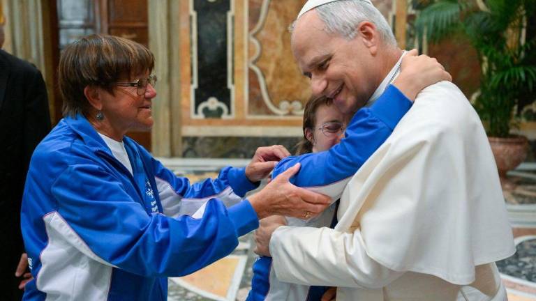 El Papa saluda a los atletas italianos de “Special Olympics”.