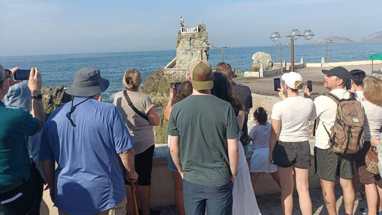 Llaga de turismo a bordo de cruceros en Mazatlán.
