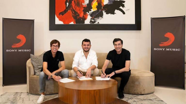 Firma Edén Muñoz con Sony Music